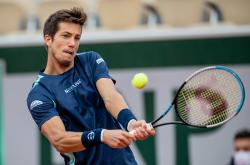 体育直播-法网横扫年终总决赛，西西帕斯带队取胜