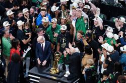 足球直播在线观看免费-NBA颁奖典礼隆重举行，颁出最佳篮球奖项