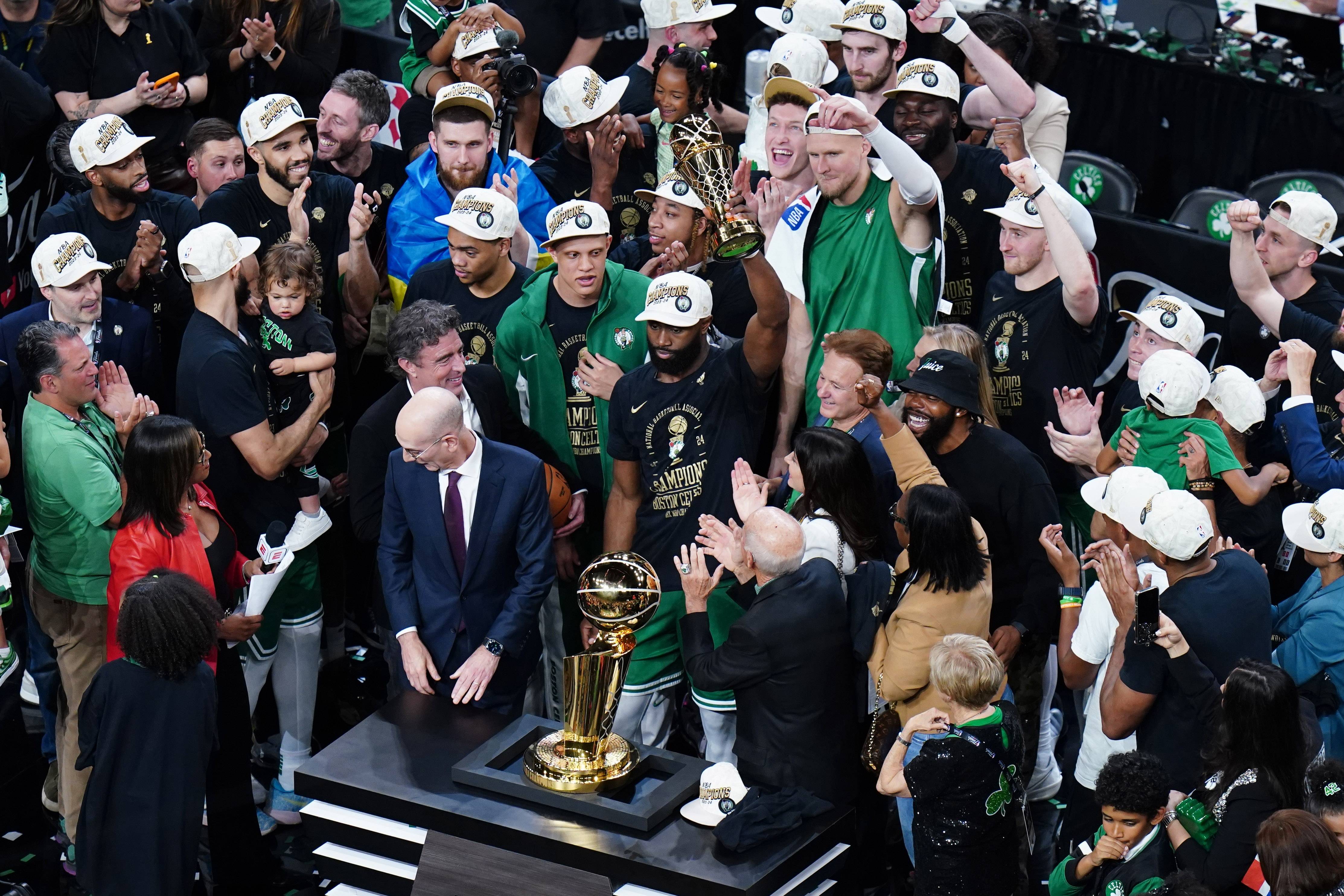 NBA颁奖典礼隆重举行，颁出最佳篮球奖项