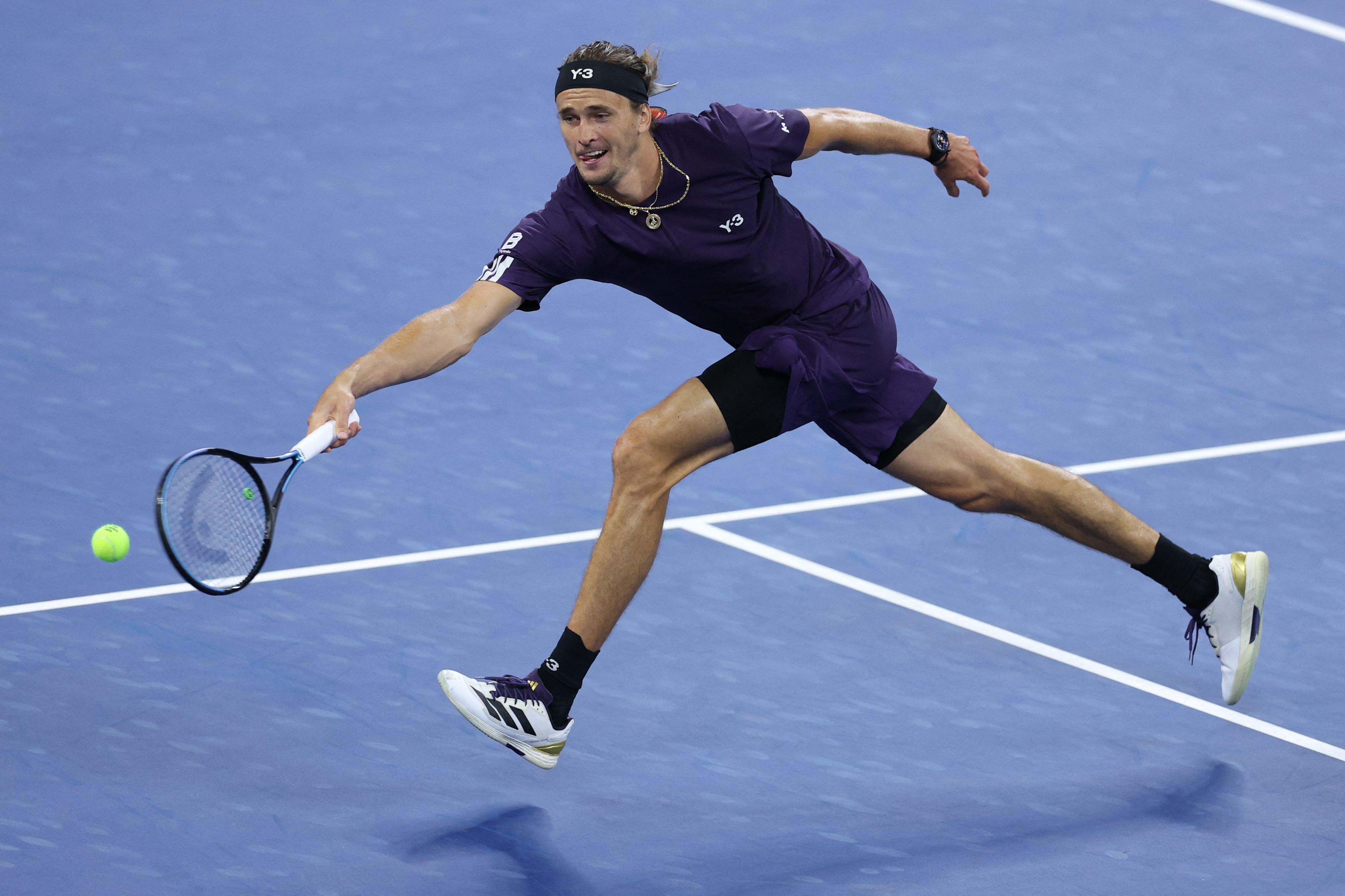 关于英国网球队力克世界网球队，兹维列夫高光表现的信息